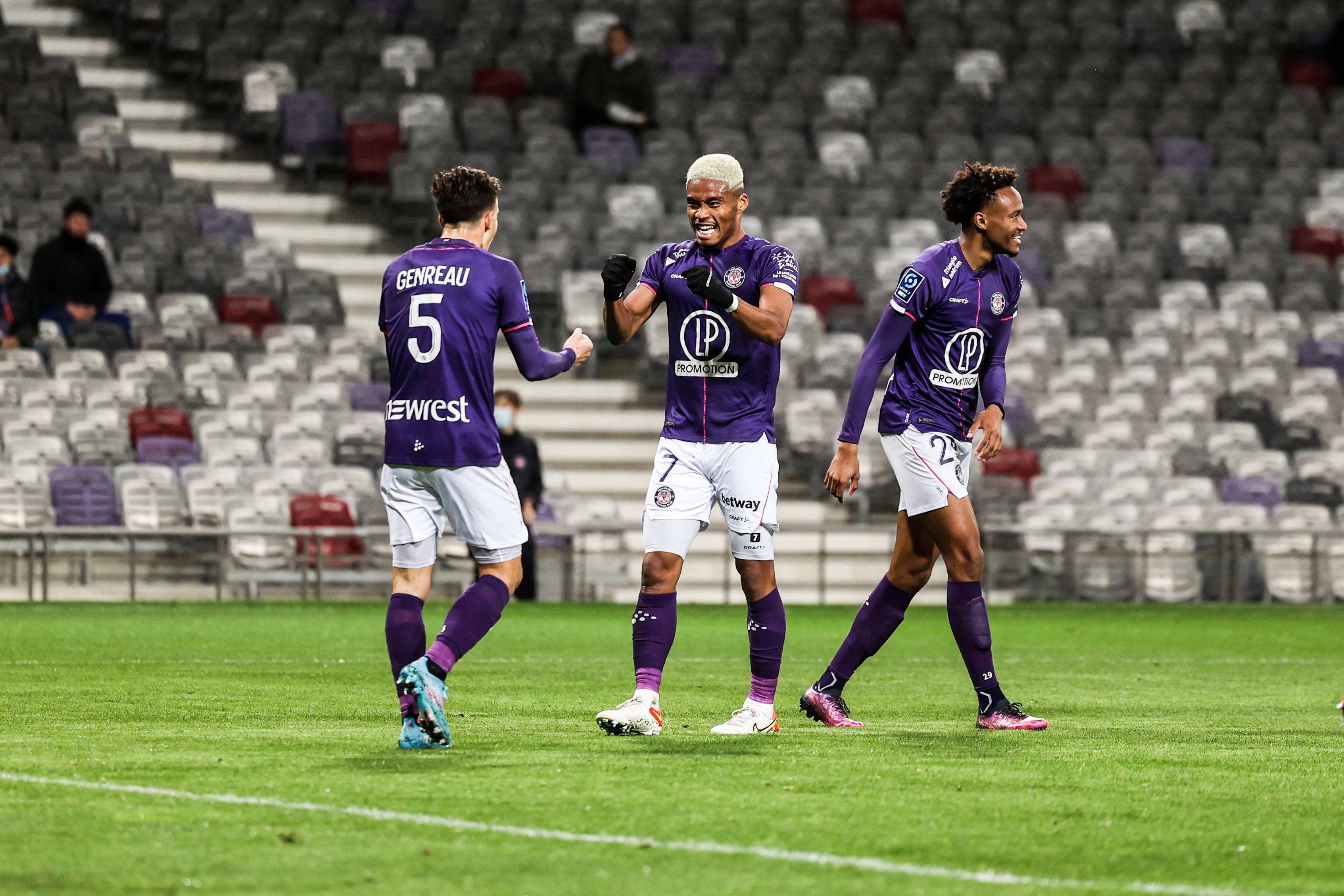 主场作战,雷恩坚决对抗斯特拉斯堡 主场作战,雷恩坚决对抗斯特拉斯堡