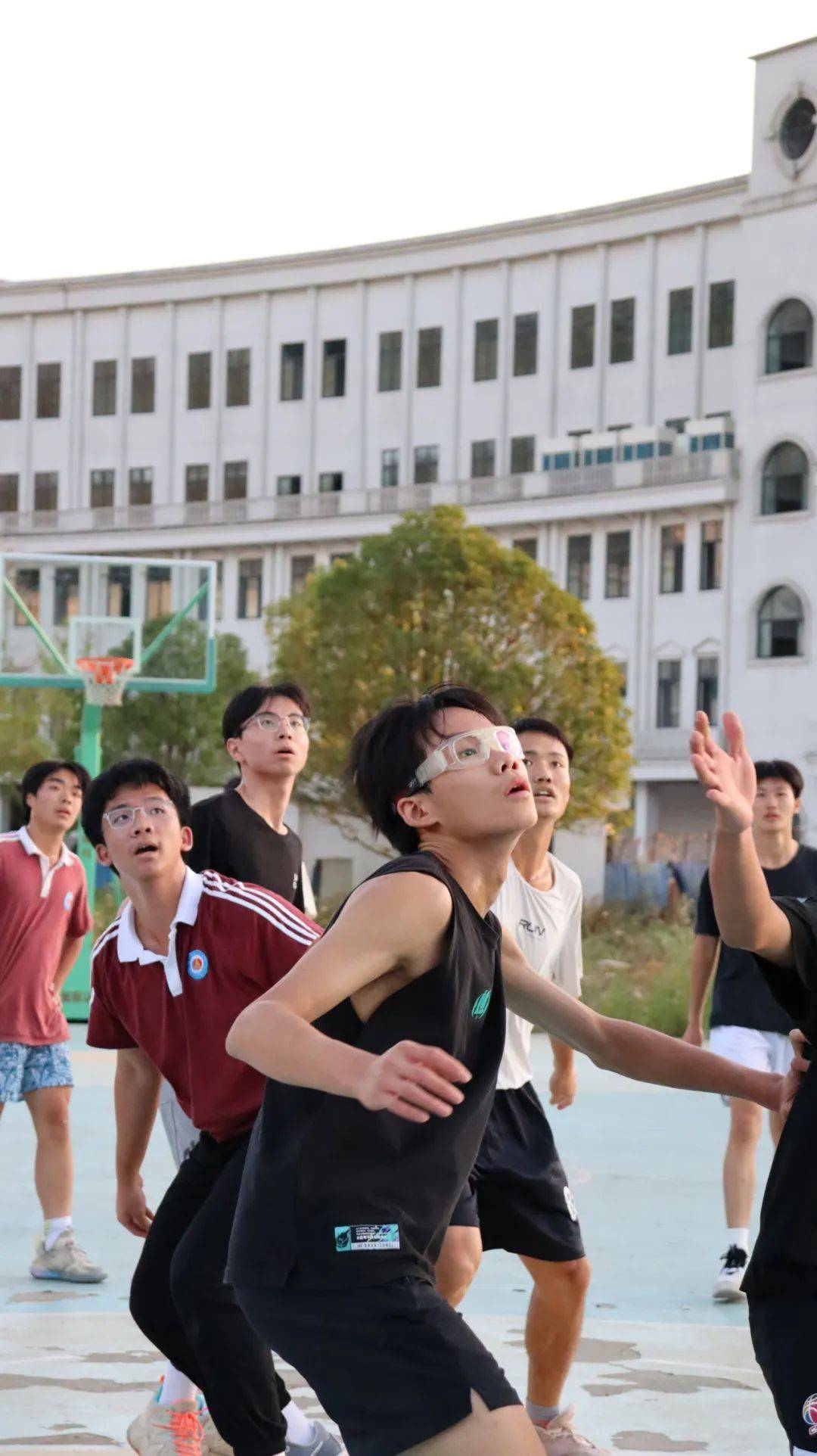 FB体育官网-热血篮球比赛,对手争分夺秒