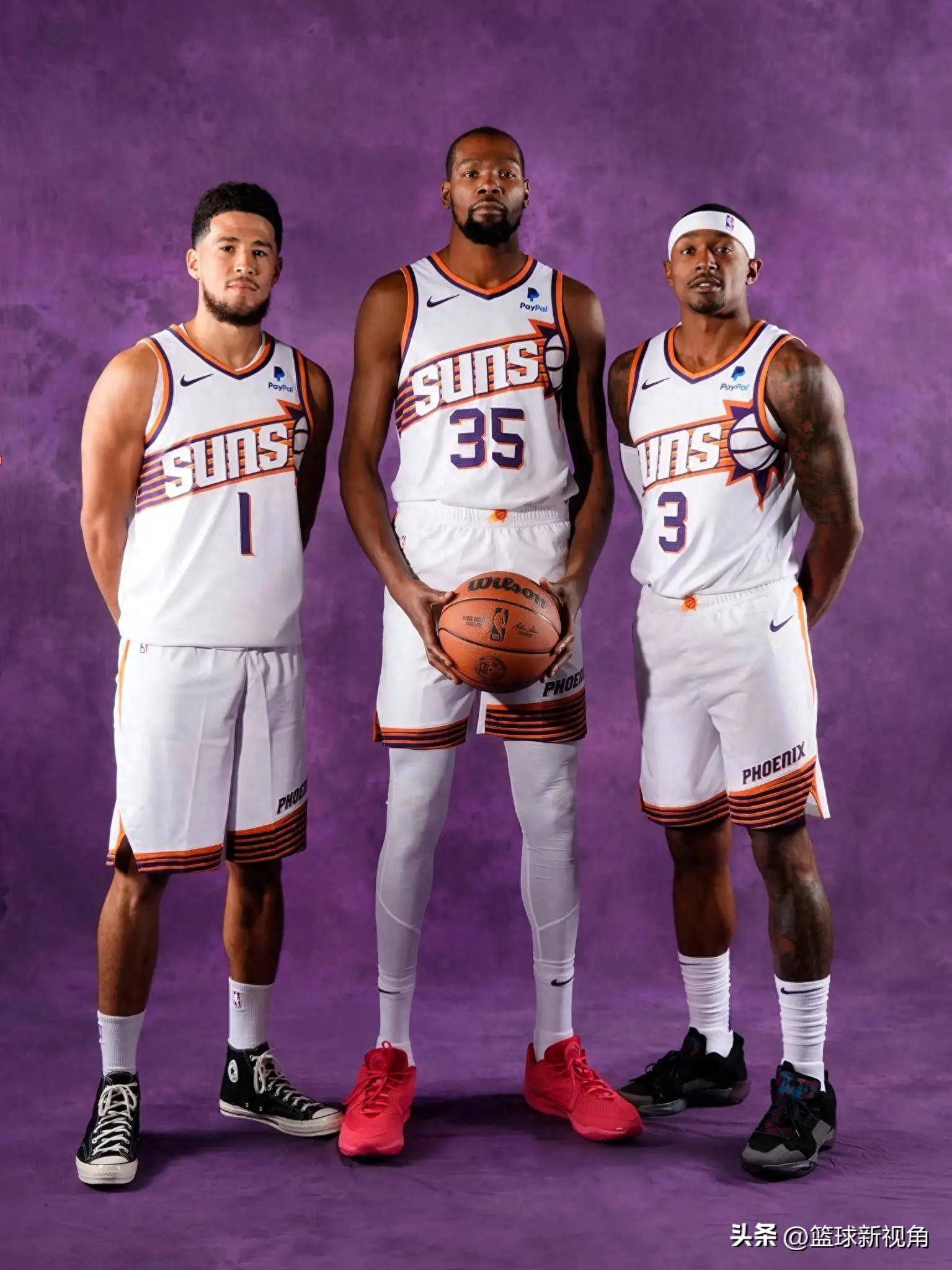 FB体育官网-各队实力逐渐逼近,争夺季后赛名额持续白热化