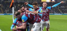 伯恩利全队齐心向前冲刺胜利 伯恩利全队齐心向前冲刺胜利