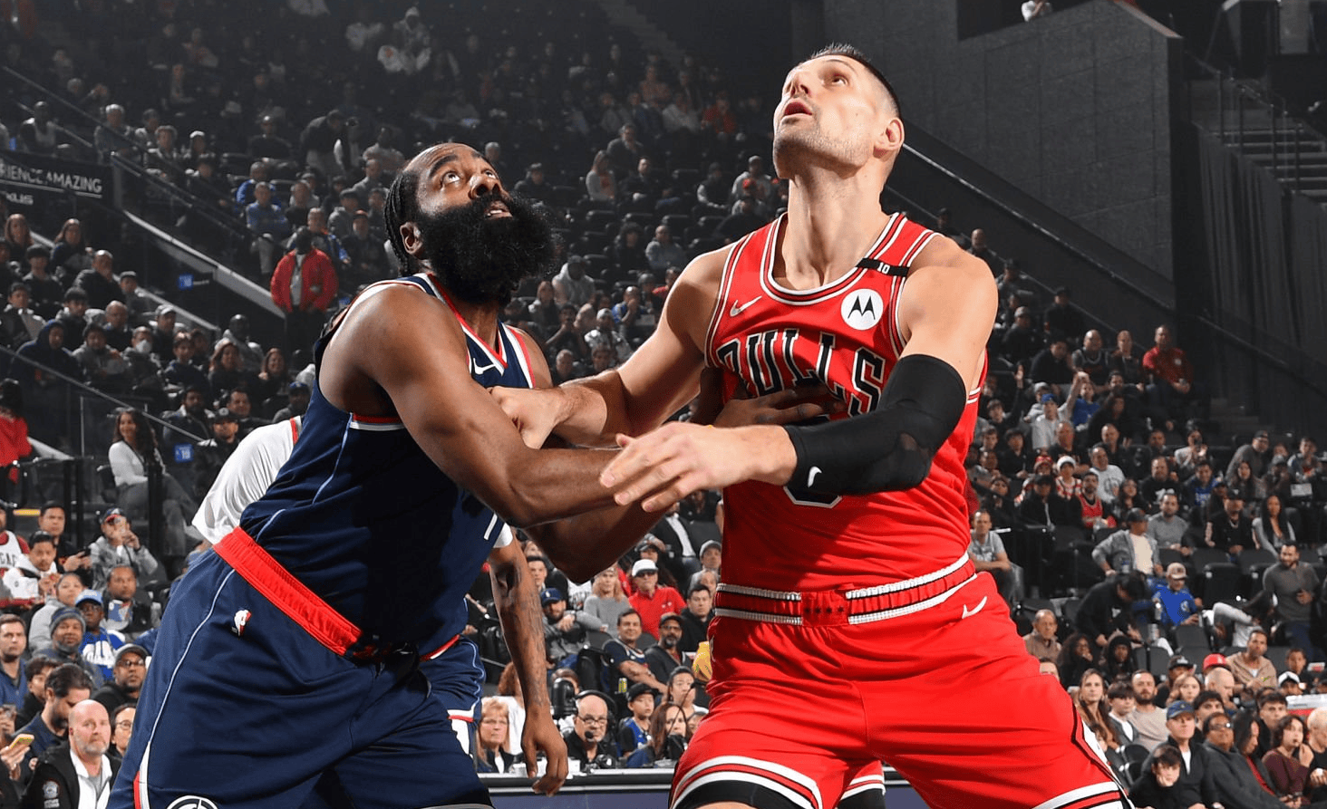 FB体育官网-火箭和快船会在场上交锋,场面激烈