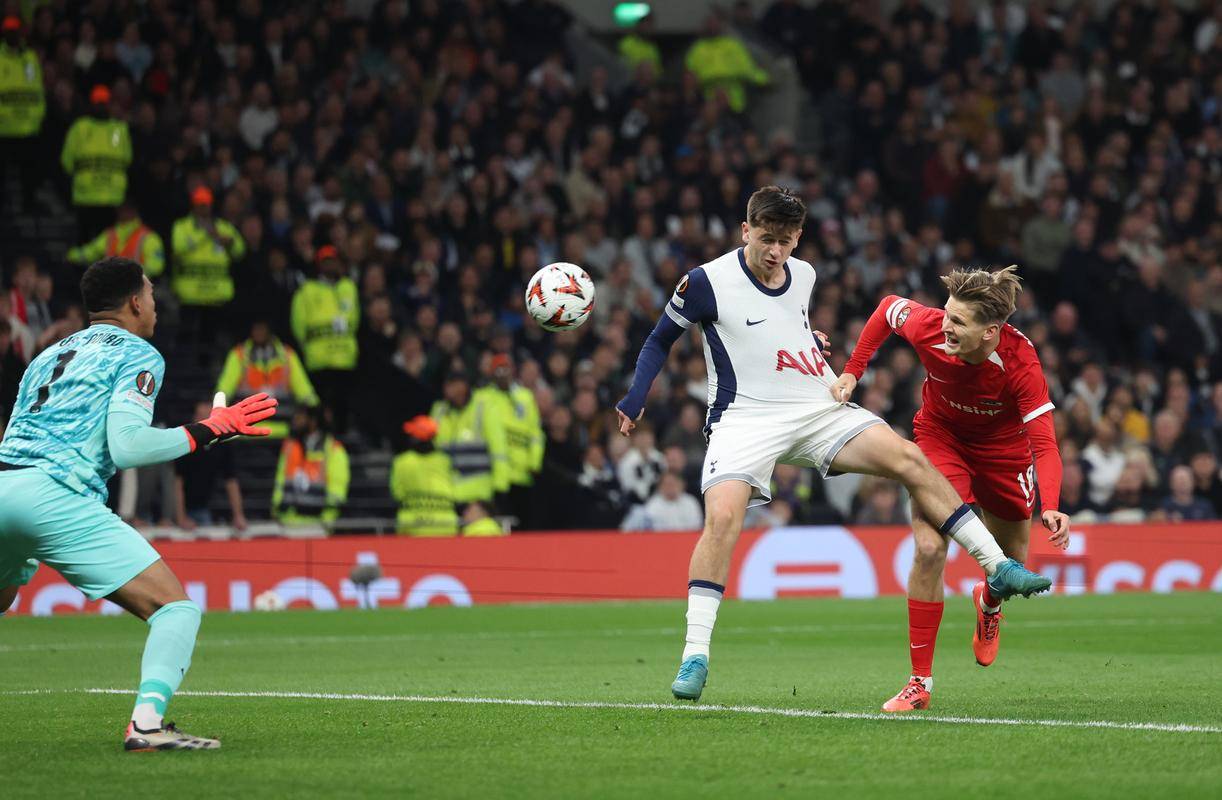 阿尔克马尔大胜波尔多，保级希望重现