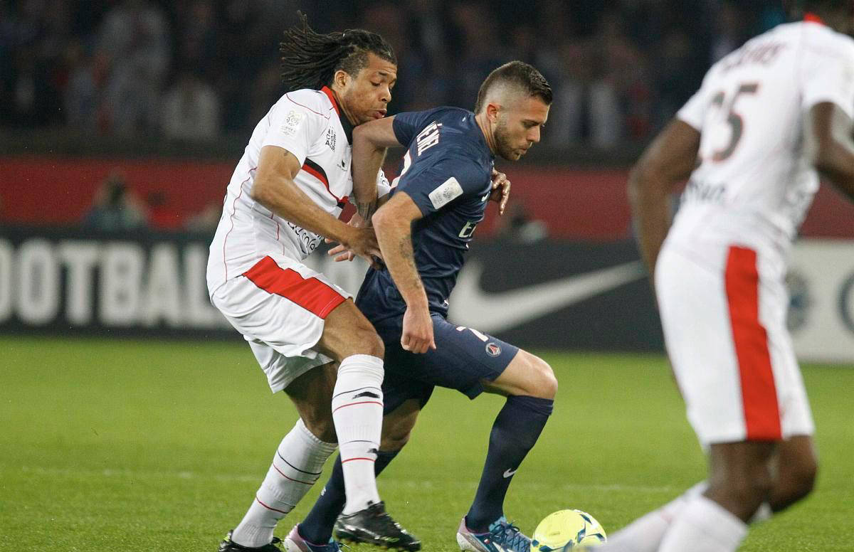 圣埃蒂安在客场1-0小胜卢里昂,取得宝贵三分 圣埃蒂安在客场1-0小胜卢里昂,取得宝贵三分