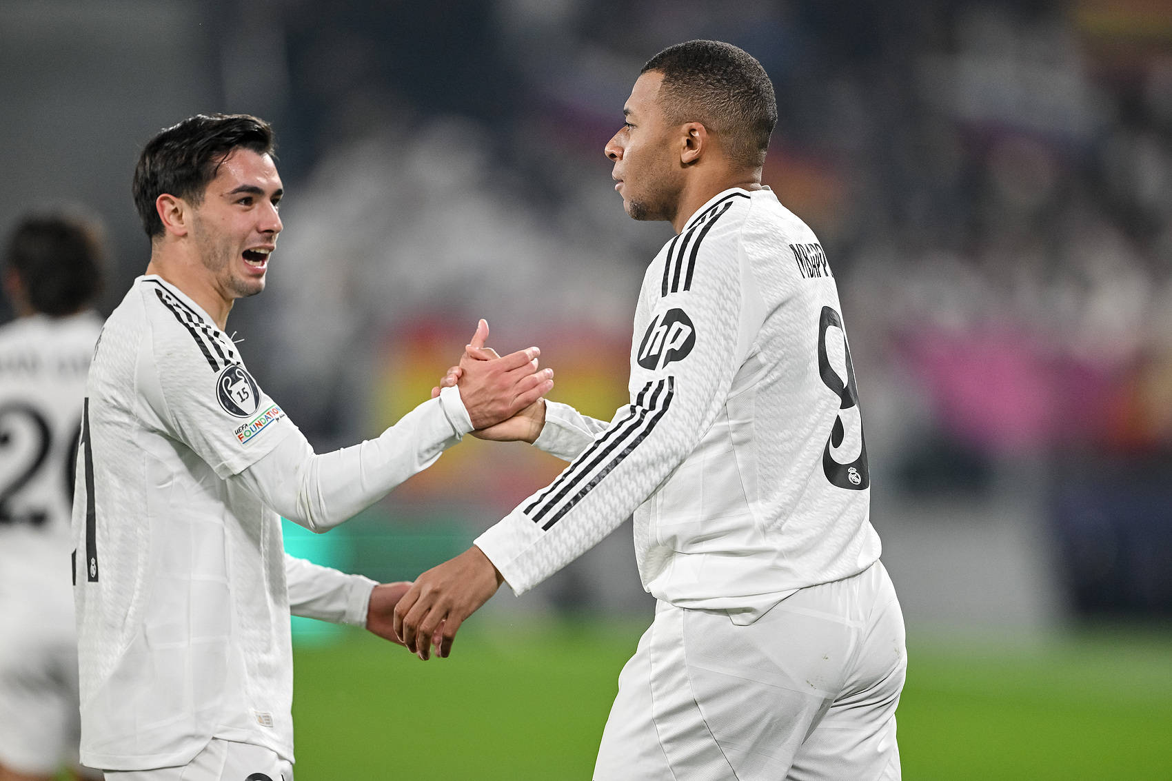 FB体育官网-利物浦客场一球小胜皇家马德里