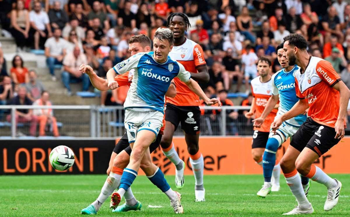 FB体育官网-RB莱比锡全队合力拼搏,成功击败对手取得胜利