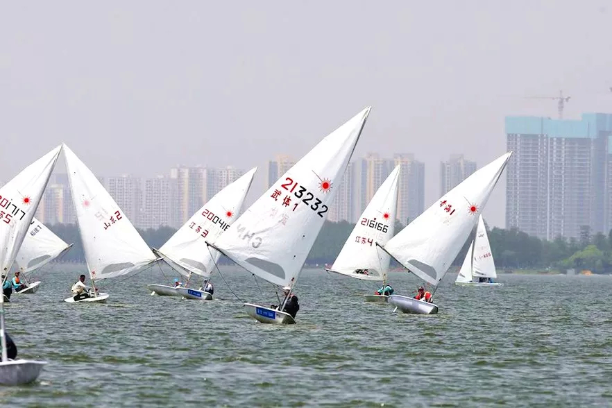 柏林赫塔双线作战,成功保持领队位置 柏林赫塔双线作战,成功保持领队位置