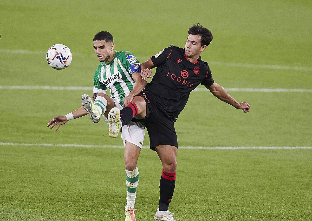 FB体育平台-佛罗伦萨主场遭遇不敌,士气低迷