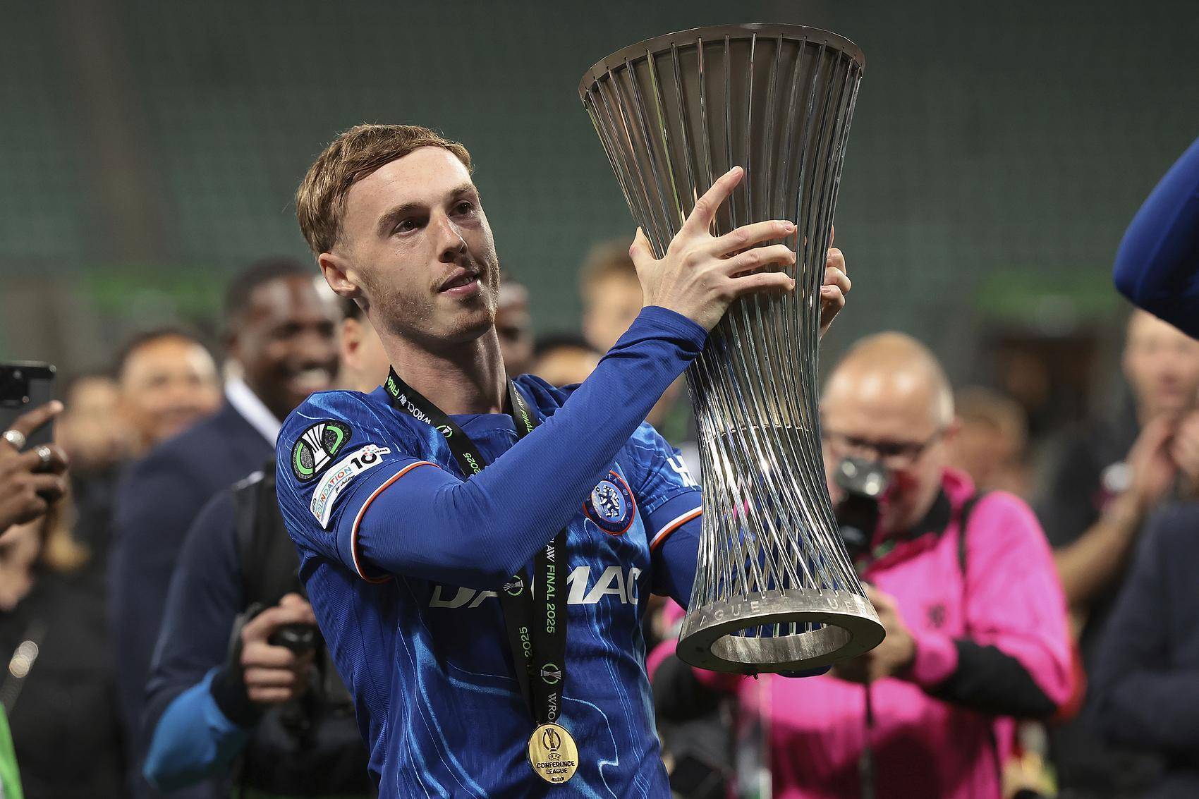 切尔西大胜对手，欧冠淘汰赛希望重燃