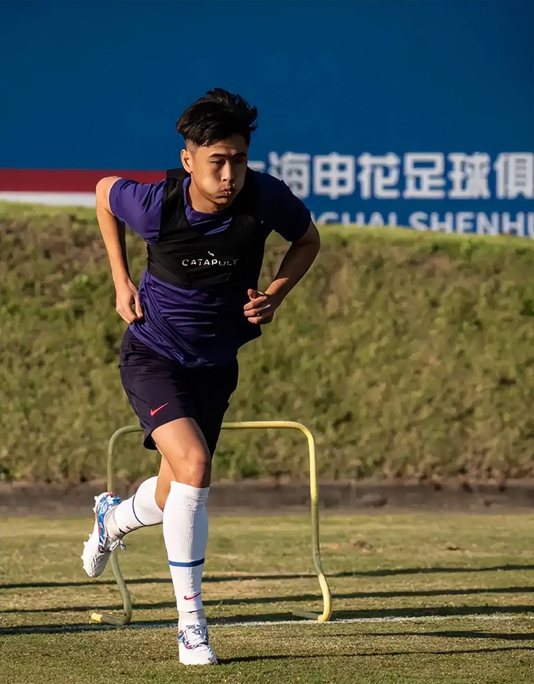 FB体育平台-前场大将受伤,球队备战受挑战