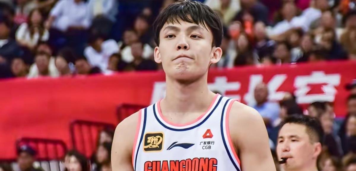 FB体育官网-大使主场大胜，小组晋级名师出群