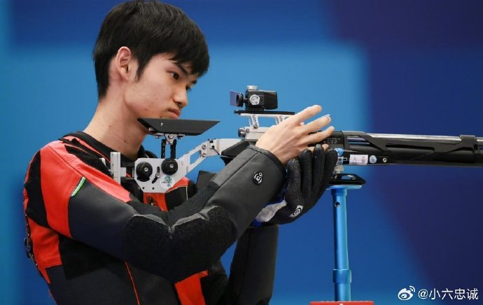 FB体育平台-斯洛伐克新星登上领奖台,勇夺金牌