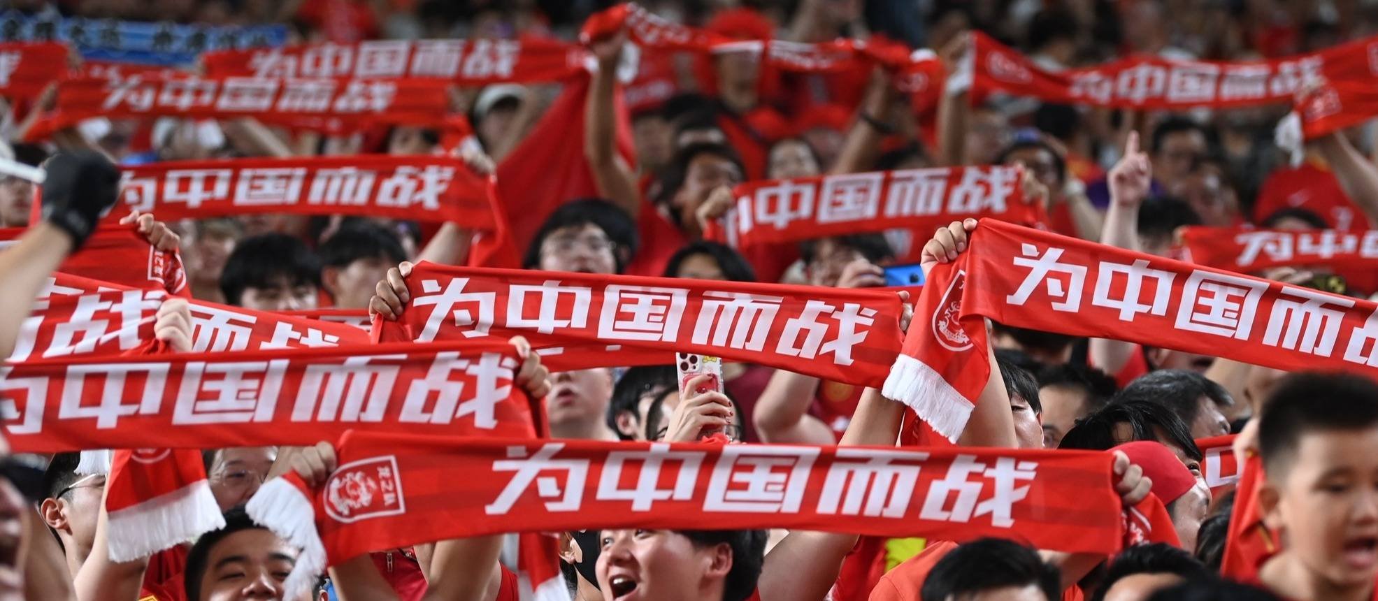 中国足球联赛冠军争夺热度不减,强队全力备战 中国足球联赛冠军争夺热度不减,强队全力备战