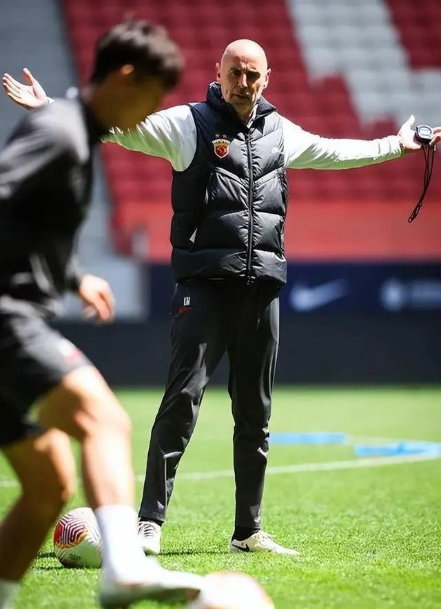 FB体育平台-国家队备战欧预赛，实力对比引发球迷热议