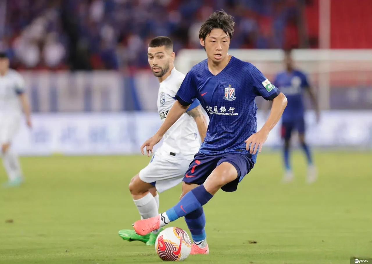 重要国际足球赛事中,中国球员表现强势 重要国际足球赛事中,中国球员表现强势