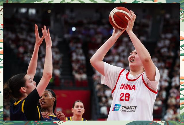 篮球比赛中一位年轻球员崭露头角 篮球比赛中一位年轻球员崭露头角