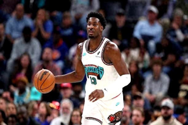 FB体育平台-灰熊主将苦练内线，球队备战汲取经验