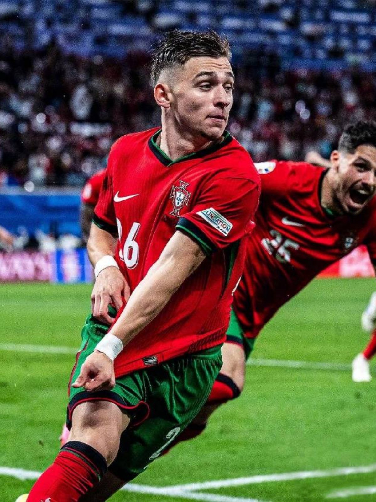 葡萄牙队在比赛中克服重重困难,最终以火热的实力取得了一场精彩绝伦的胜利 葡萄牙队在比赛中克服重重困难,最终以火热的实力取得了一场精彩绝伦的胜利